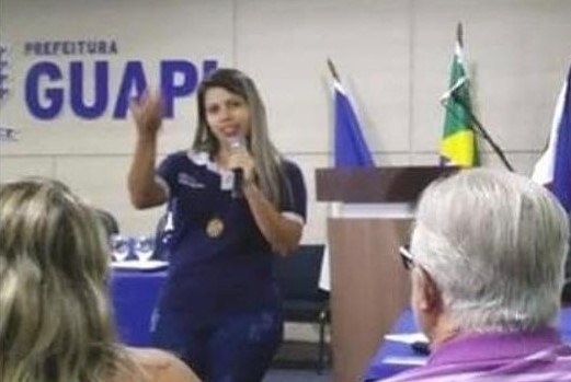 Palestra sobre inclusão escolar em auditório municipal